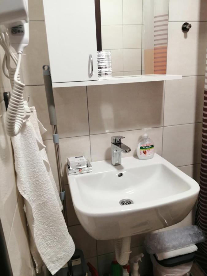 Apartman Darja Sa Pogledom Na Jezero Ostrovo Екстериор снимка