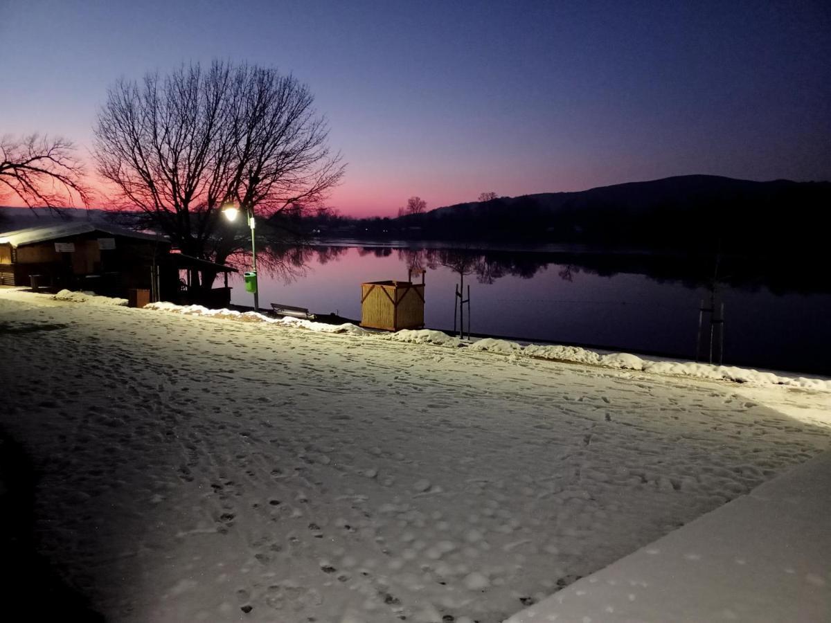 Apartman Darja Sa Pogledom Na Jezero Ostrovo Екстериор снимка